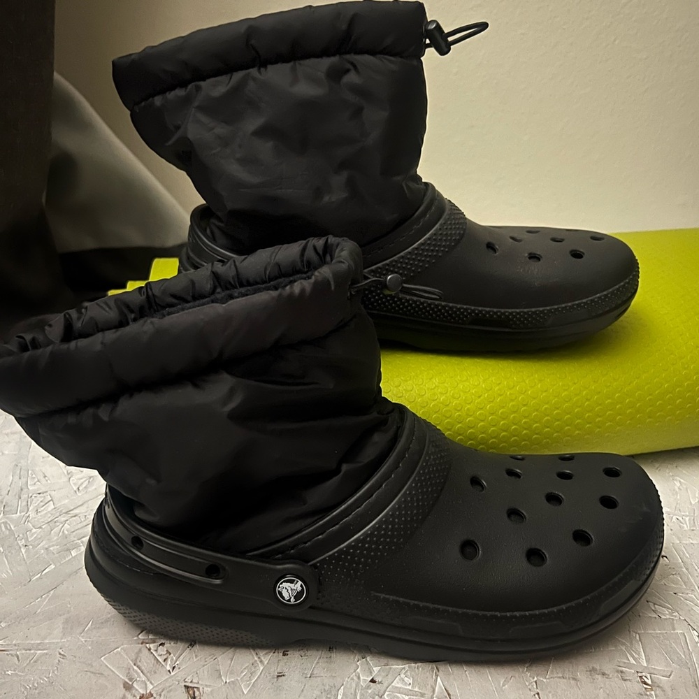 CROCS Black Faux Fur Lined Clogs